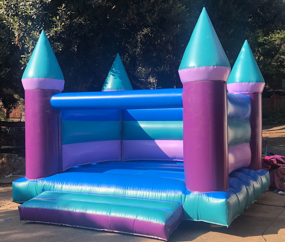 3.7x3.2m Castle with Safety Walls